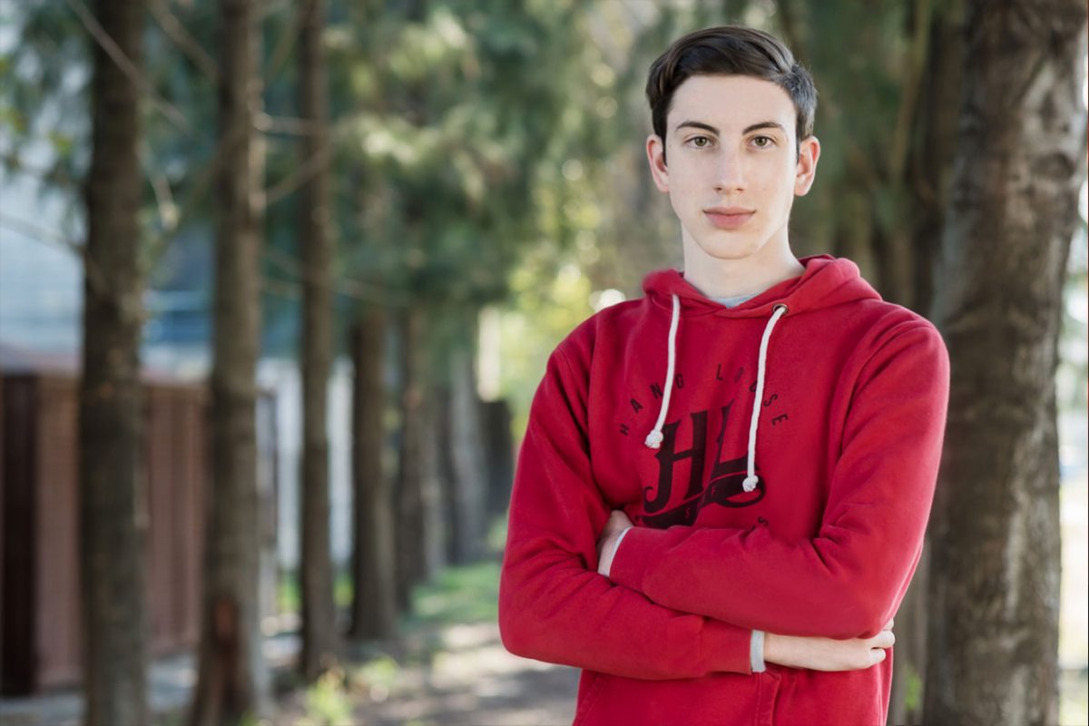 Creó una máquina que produce vasos biodegradables