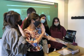 Aulas híbridas en UCA: clases virtuales y presenciales en simultáneo